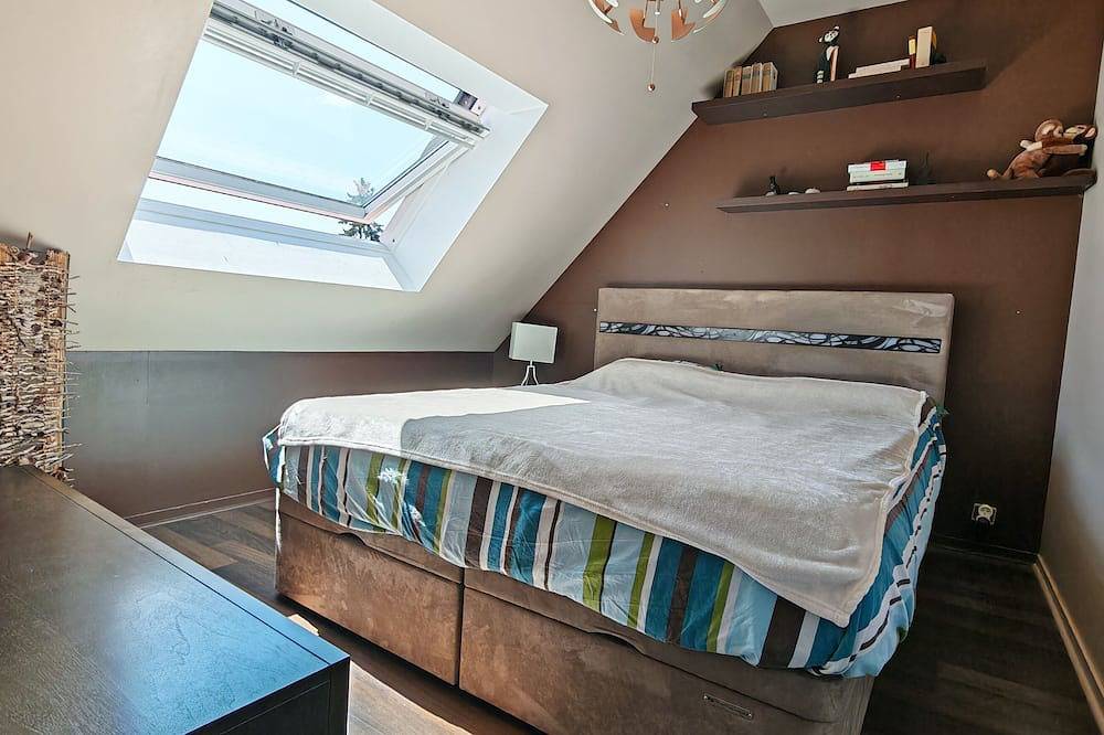 Ganze Wohnung, Super large old beam apartment with double living room in Le Perray-en-Yvelines, Parc naturel régional de la Haute Vallée de Chevreuse