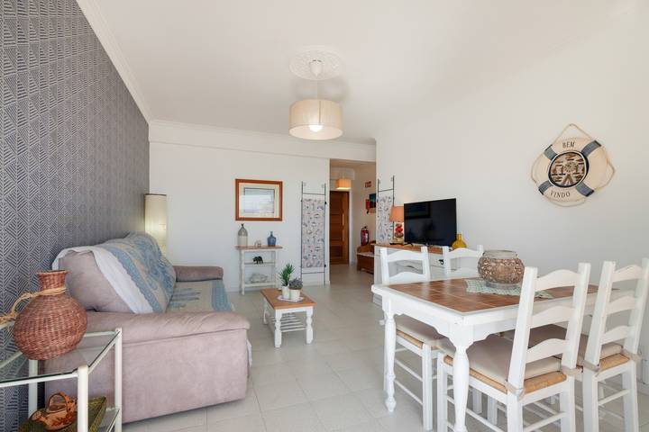 Ganze Wohnung, Ferienwohnung 'Mar Azul' mit Meerblick, Balkon und WLAN in Quarteira, Faro Distrikt