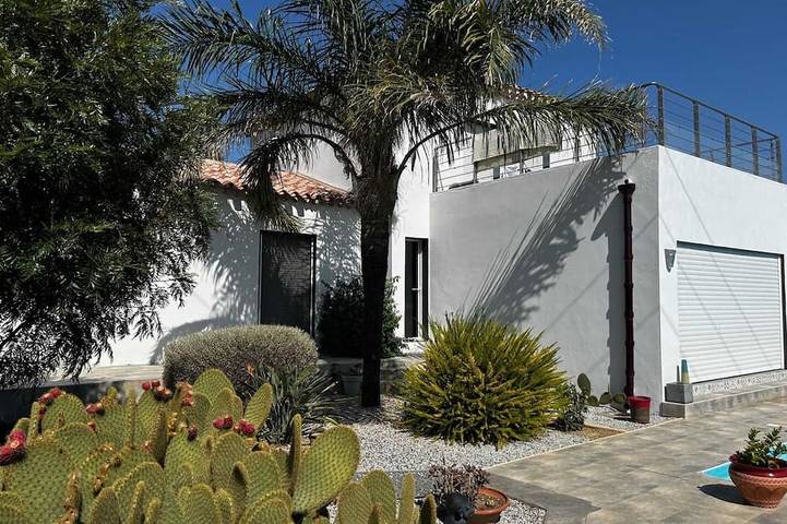 Location de vacances pour 2 personnes, avec jardin et piscine, animaux acceptés à Ponteilla