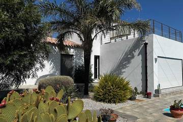 Location de vacances pour 2 personnes, avec piscine et jardin, animaux acceptés à Ponteilla