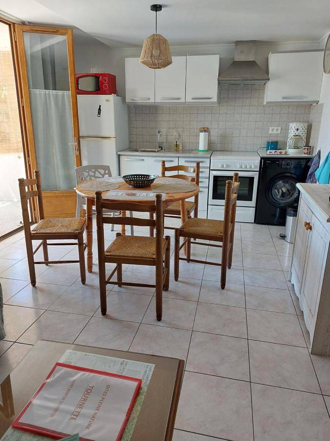 Location de vacances pour 4 personnes, avec jardin ainsi que vue et piscine à Saint-Martin-d'Ardèche - 4