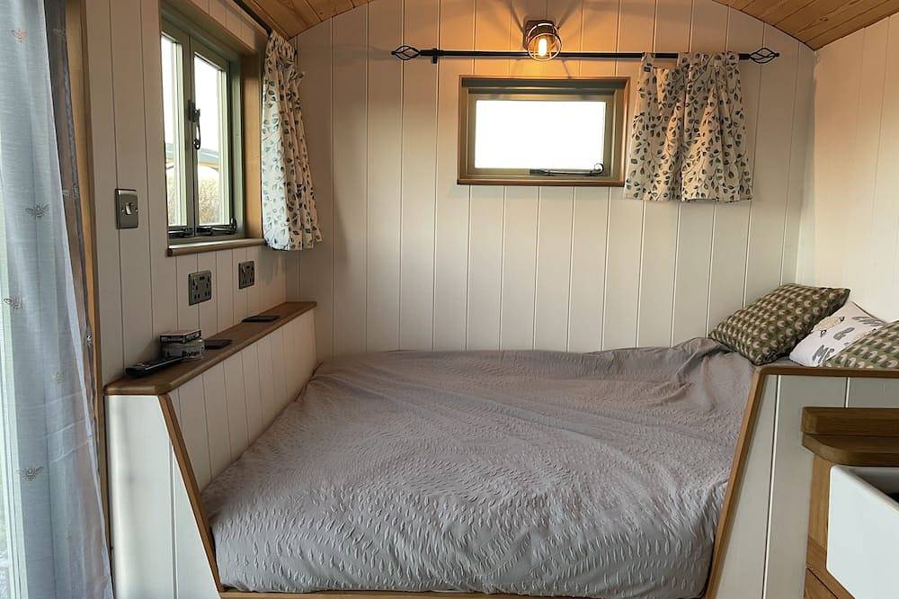 'Get Cosy' at The Hut on a working farm by the South Coast in Hayling Island, Havant