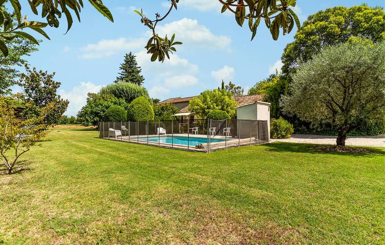 Location de vacances pour 6 personnes, avec jardin ainsi que piscine et terrasse à Pernes-les-Fontaines - 2