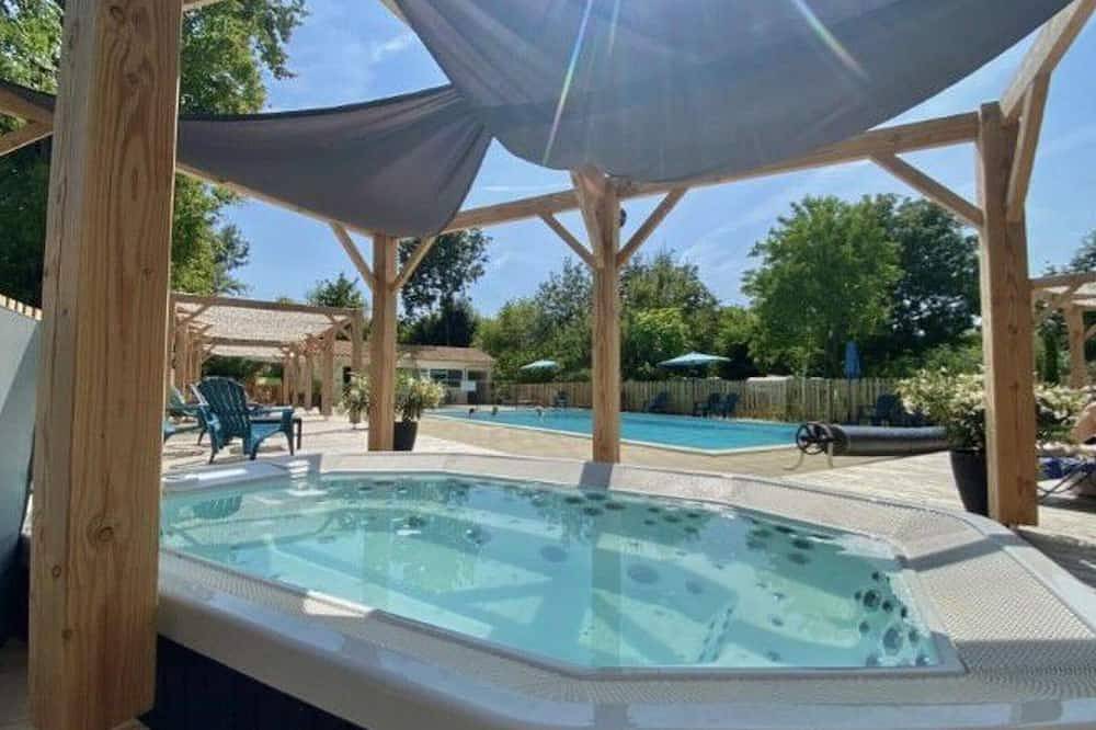 Chalet confortable avec terrasse pour 2 personnes in Coulon, Région de Niort