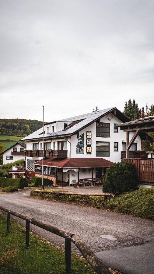 Hotel, mit Balkon und Ausblick