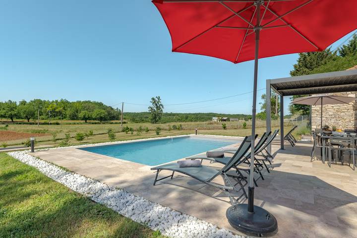 Gîte pour 8 personnes, avec Piscine à Montgesty - 4