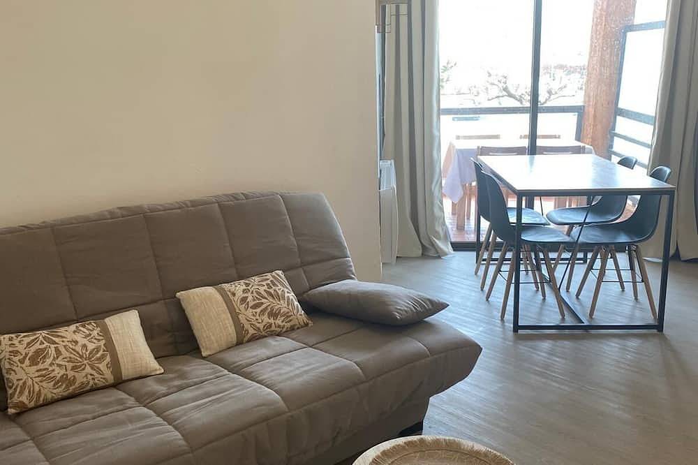 Appartamento intero, Waterfront apartment with pool and private beach access. in San Nicolao Francia, Corte e dintorni