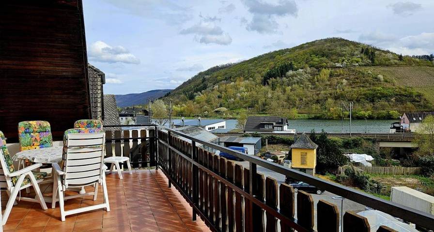 Ferienwohnung für 4 Personen, mit Terrasse und Ausblick in Treis-Karden