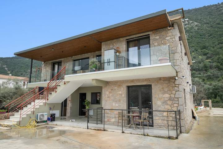 Entire studio, Studio Apartment 'Sokol Stone House 4' with Mountain View, Wi-Fi and Air Conditioning in Greece