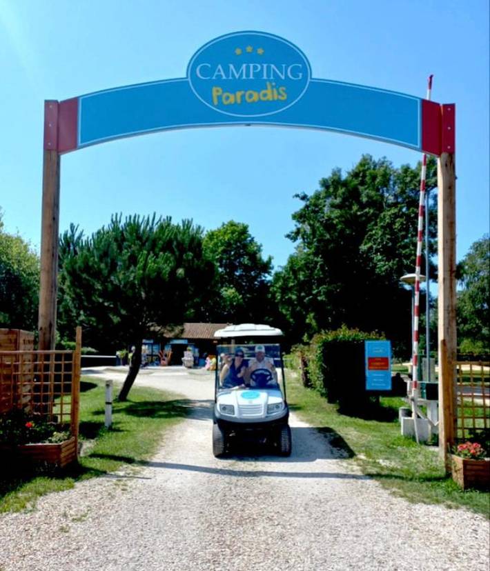 Camping pour 4 personnes, avec Terrasse