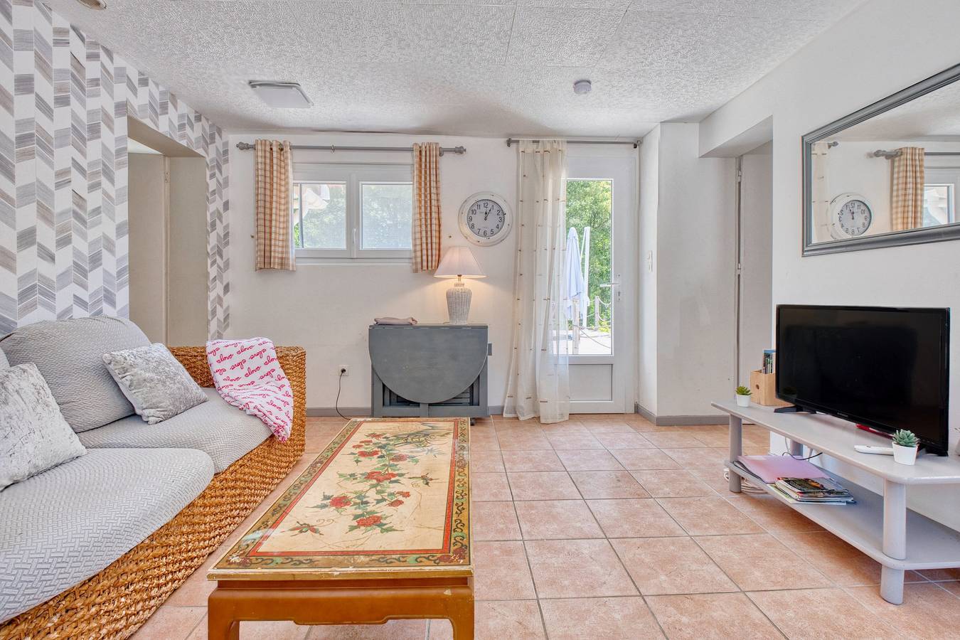 Entire apartment, Apartment 'Vixen' with Shared Pool, Wi-Fi and Air Conditioning in Bergerac, Périgord Pourpre