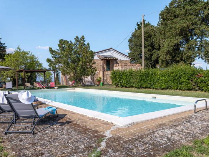 Casa vacanza per 20 persone, con giardino a San Venanzo