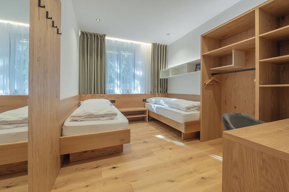 Ganze Wohnung, Close to the bike path that connects the Pustertal valley with Austria. in St. Sigmund, Kiens