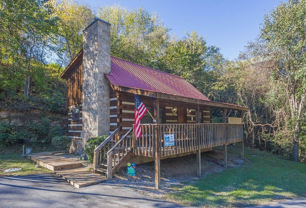 Haustierfreundliche Blockhütte-Fischteich-Free Wifi-Nizza Whirlpool auf Veranda-Easy Roads in Sevierville, Sevier County