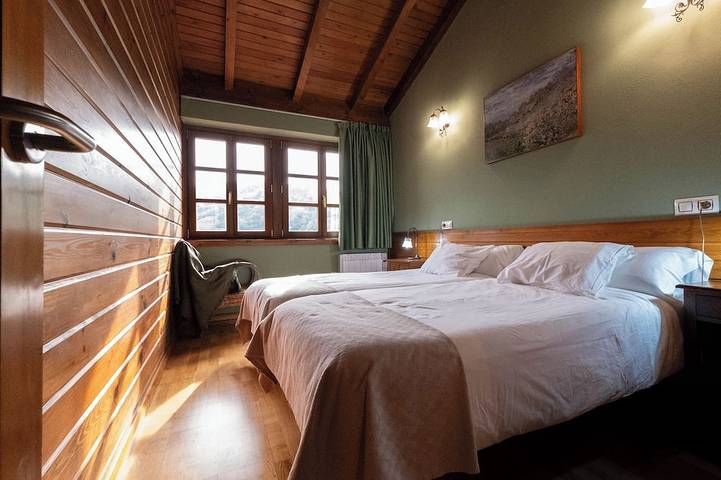 Bauernhof für 3 Personen, mit Terrasse, mit Haustier in Lena - 2