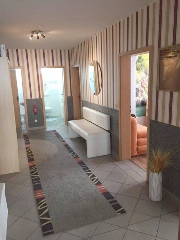 Ferienwohnung für 6 Personen, mit Terrasse und Garten in Neustrelitz