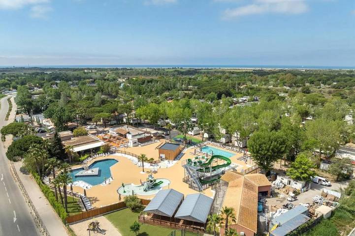 Camping per 4 persone, con piscina e terrazza, con animali domestici in Camargue