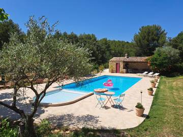 Hôtel pour 2 personnes, avec vue ainsi que jardin et piscine, animaux acceptés à Le Beausset