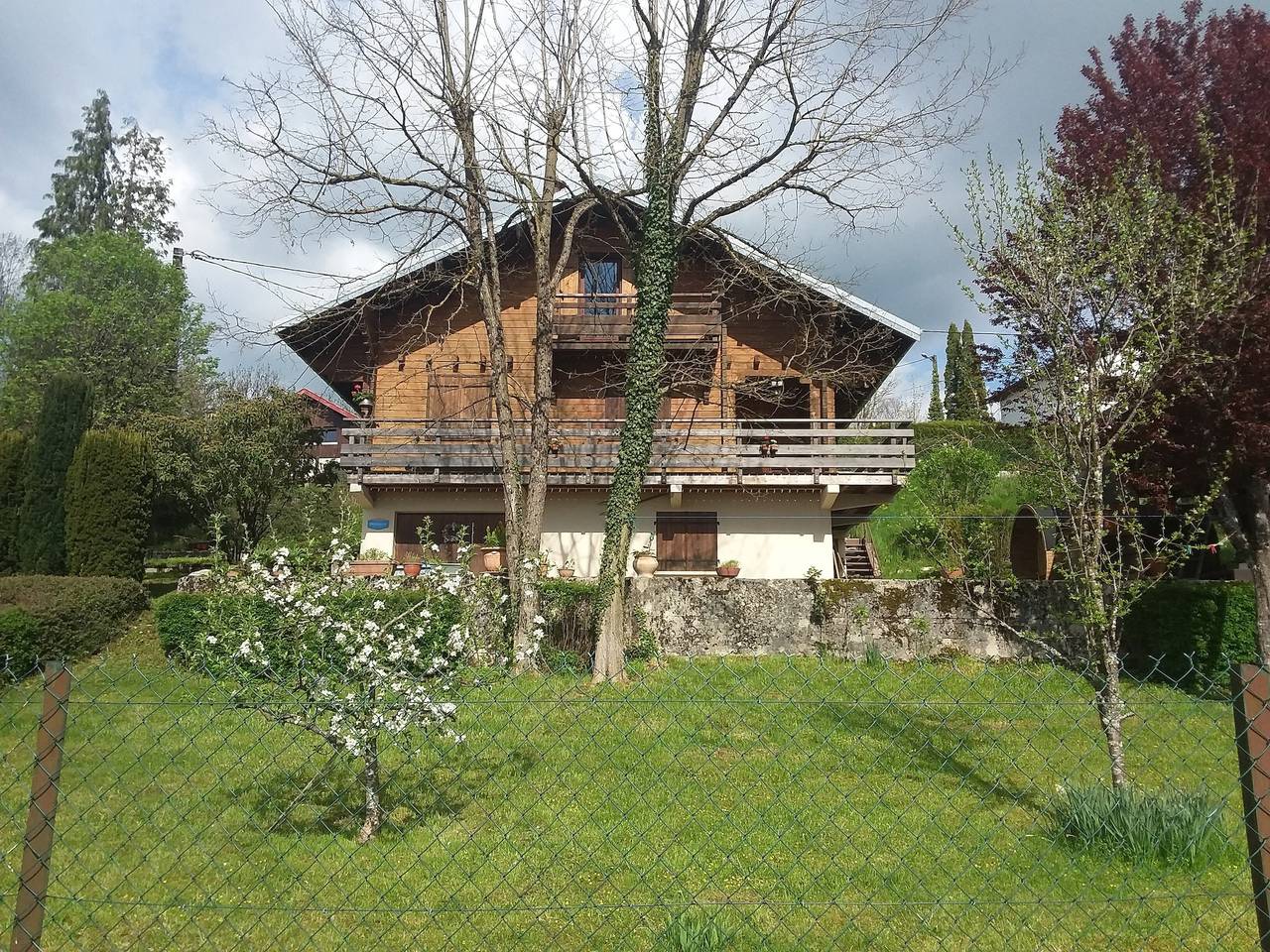 Chalet "Jura" con jardín privado, balcón y Wi-Fi in Doucier, Jura Francais