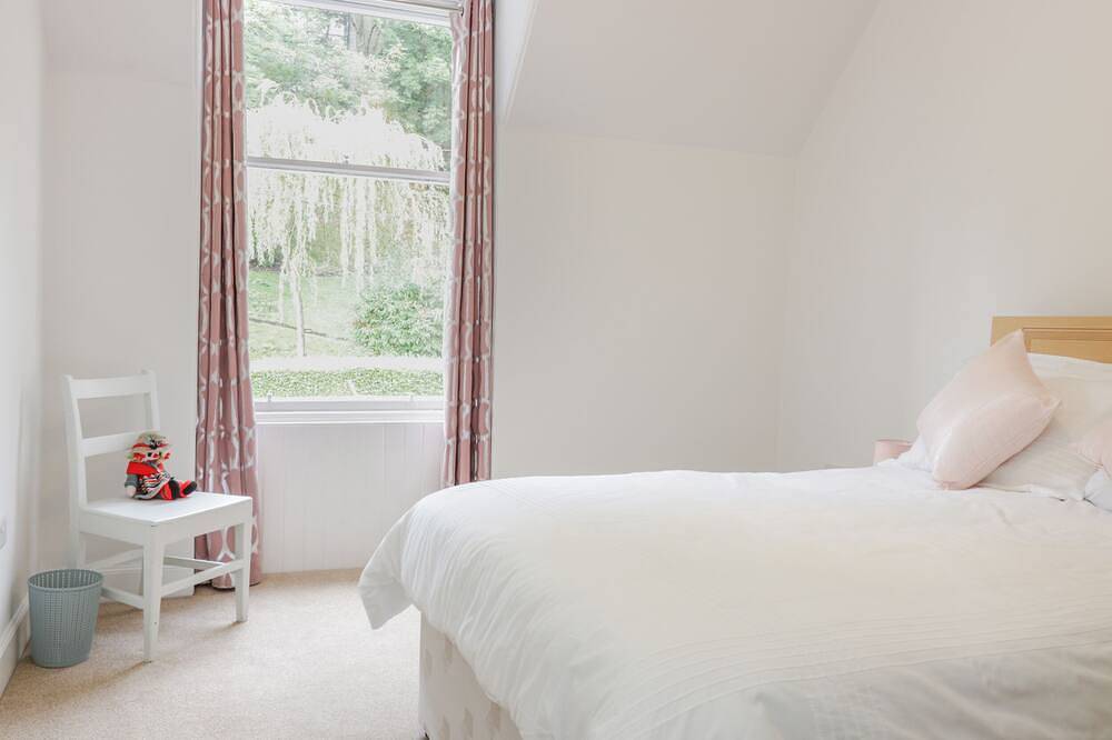 6 Coltbridge Gardens, character holiday cottage in Edinburgh in Edinburgh, Edinburgh and Lothian
