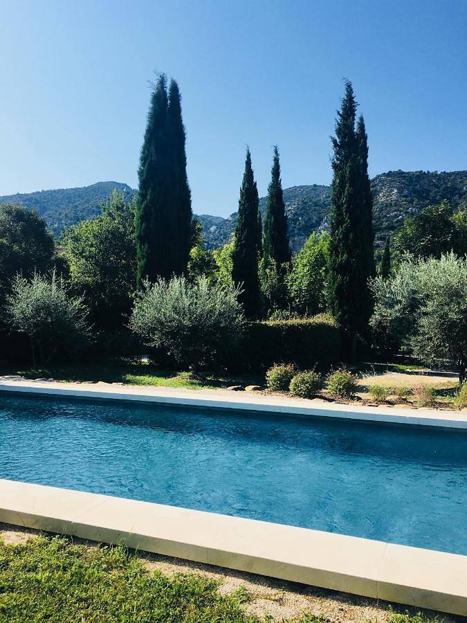 Location de vacances pour 3 personnes, avec vue ainsi que piscine et jardin à Oppède - 3