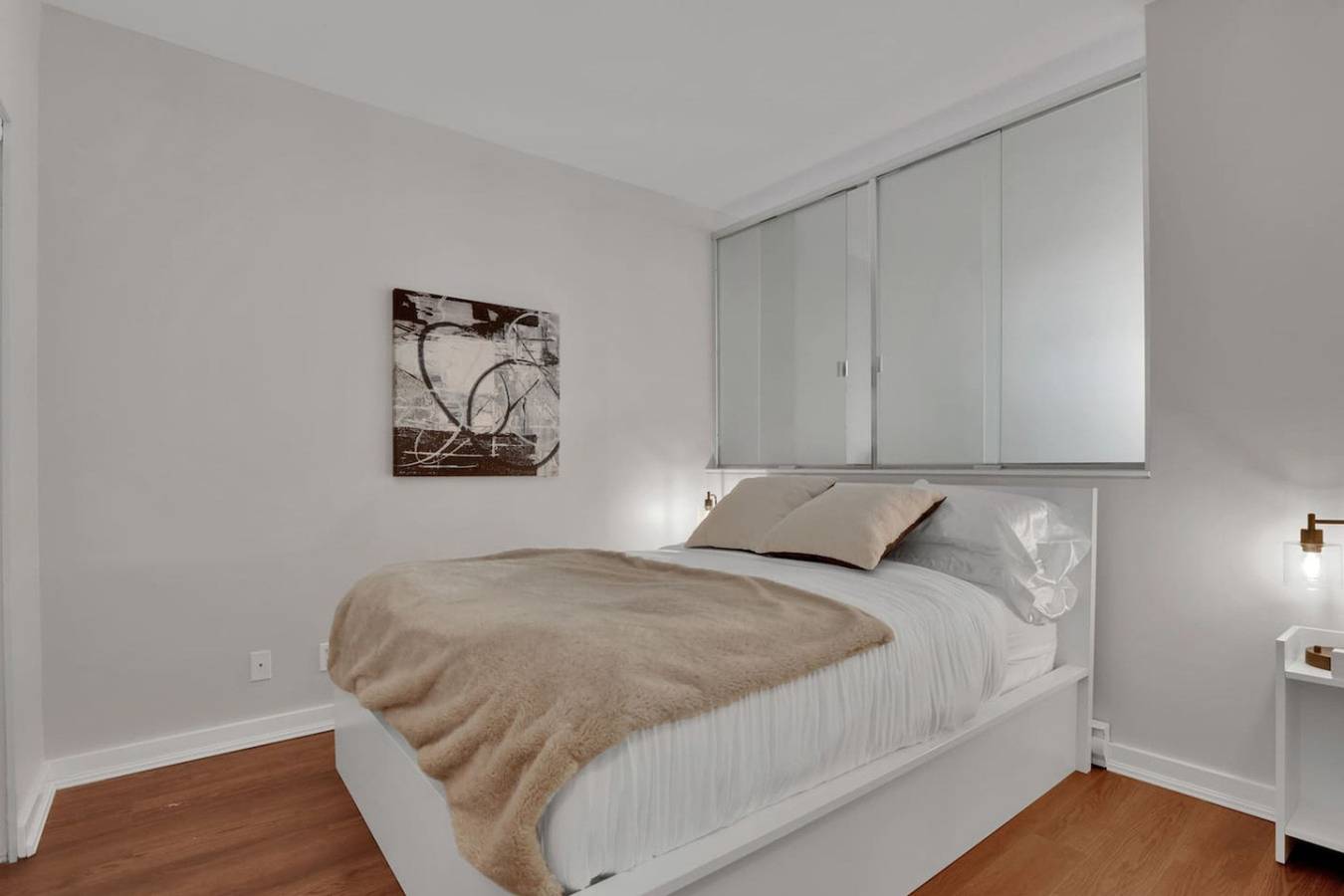 Ganze Wohnung, Downtown Van 2Br Stay | Balcony + Workspace in Vancouver, British-Columbia