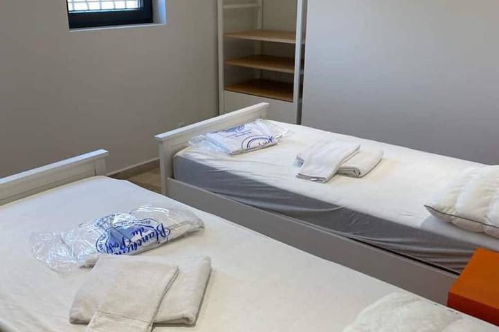 Location de vacances pour 8 personnes, avec terrasse dans Zone nature des vieux salins d'Hyères - 3