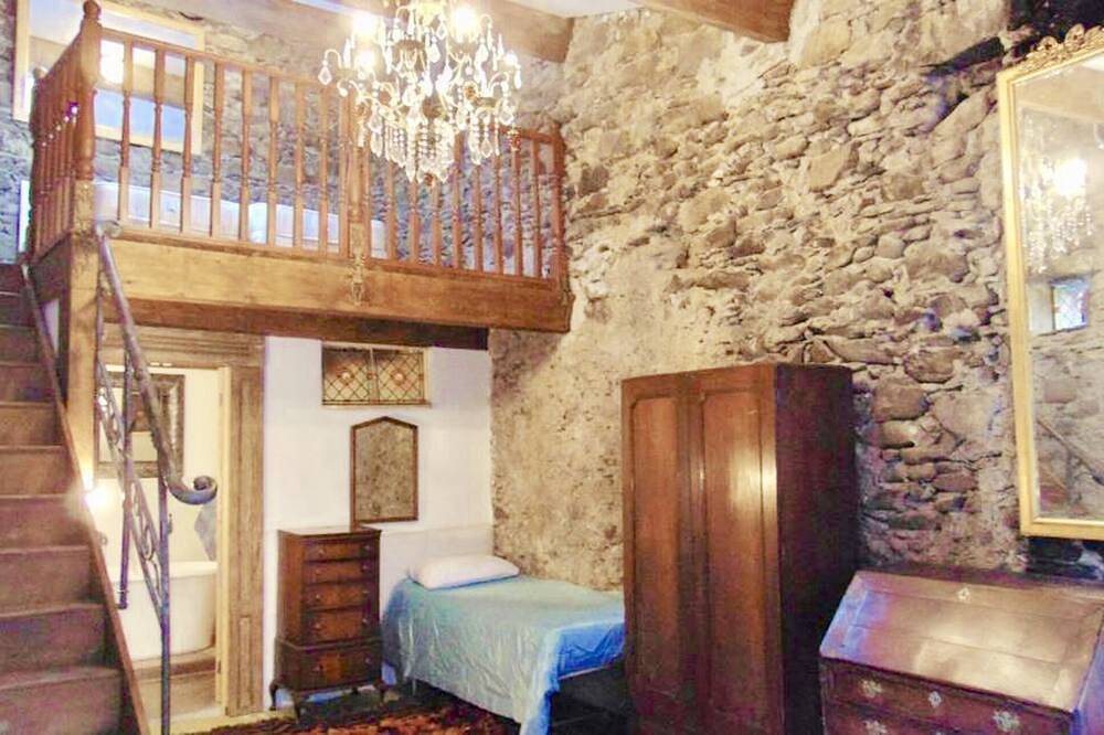 Sleeps 8 Casa Valentino Isolabona Liguria Italy Free parking Wifi Sun Terrace in Isolabona, Alpes Ligures