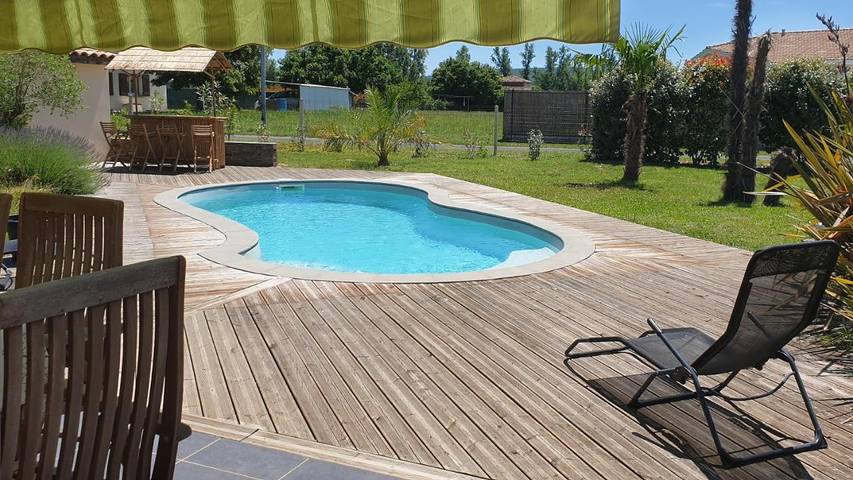 Appartement de vacances pour 2 personnes, avec Terrasse et Jardin ainsi que Piscine et Vue à Saint-Sylvestre-sur-Lot