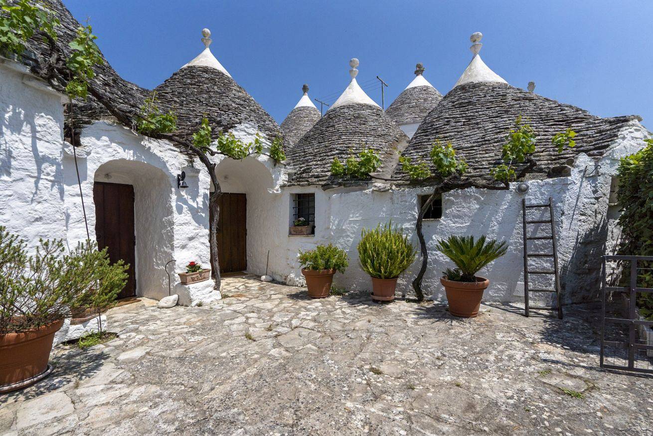 Appartamento intero, Trullo La Vecchia Elce con giardino in Locorotondo, Provincia di Taranto