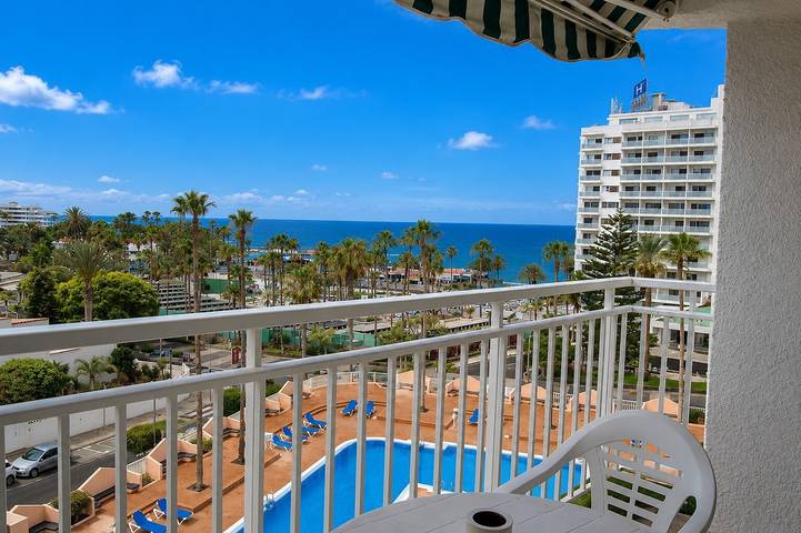 Entire apartment, Vacation Apartment 'Acapulco Beach' with Sea View, Shared Pool and Wi-Fi in San Eugenio Alto, Adeje