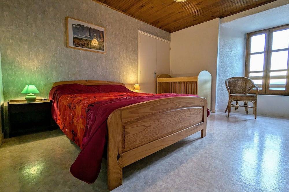 Gîte familial en Haute-Loire avec terrain clos, à proximité de l'Ardèche et des stations de ski in Freycenet-la-Tour, Mézenc