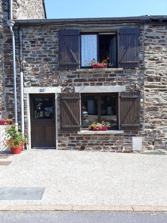 Gîte pour 4 personnes, avec terrasse à Les Mazures - 2