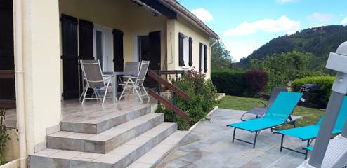 Gîte pour 6 personnes, avec jardin et balcon à Aizac