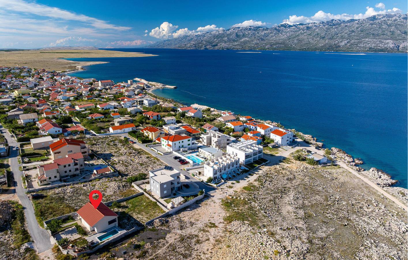 Reizende 2-Zimmer-Wohnung mit Pool, Terrasse und WLAN, 200 m von der Küste entfernt in Razanac, Zadar