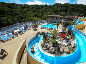 Mobil home pour 4 personnes, avec bassin pour enfant et sauna à Bourdeaux