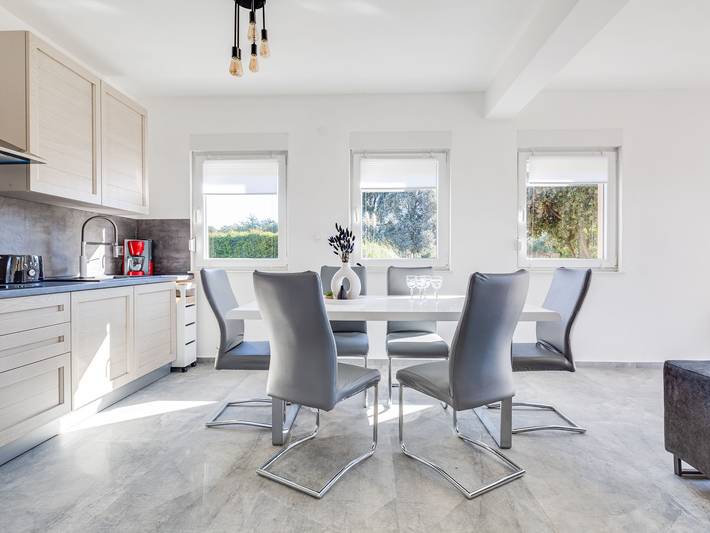 Ferienhaus für 8 Personen, mit Terrasse und Garten in Zadar - 4