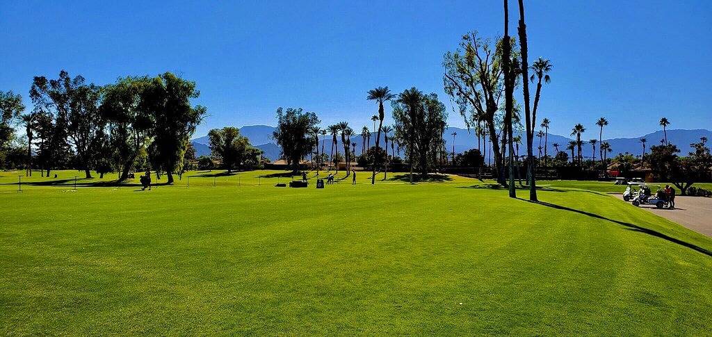 Ganze Wohnung, Relaxing desert retreat with amazing mountain and lake view on the 7th fairway! in Palm Desert, Coachella Valley