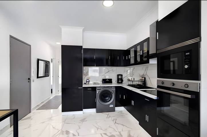Entire apartment, Apartment 'Luxury T2 Near Armação De Pêra' with Wi-Fi and Air Conditioning in Alcantarilha, Alcantarilha e Pêra