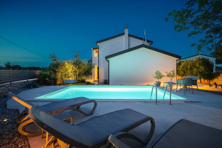 Ferienhaus für 5 Personen, mit Terrasse und Pool, mit Haustier