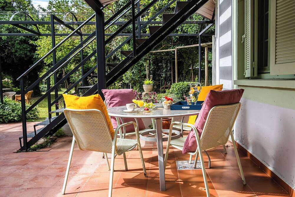 A garden among the vineyards, for 4 in Uruñuela, La Rioja Province