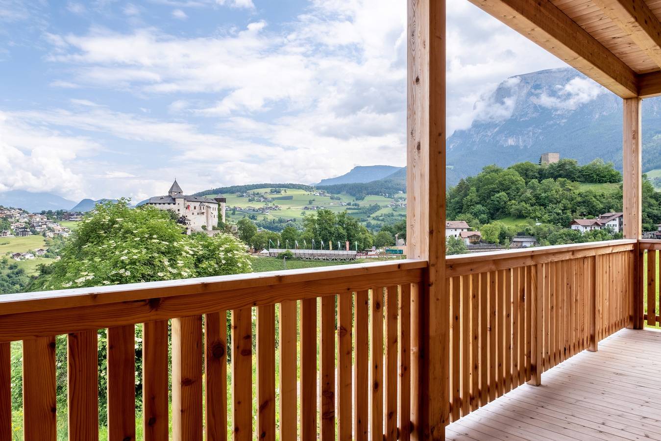 Ganze Wohnung, Ferienwohnung "Schlosshof Hoamat" mit Bergblick, Terrassen und Wlan in Prösels, Völs am Schlern