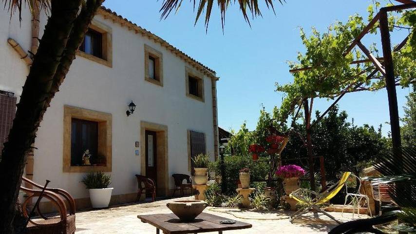 Casa vacanza per 3 persone, con terrazza e giardino in Paceco