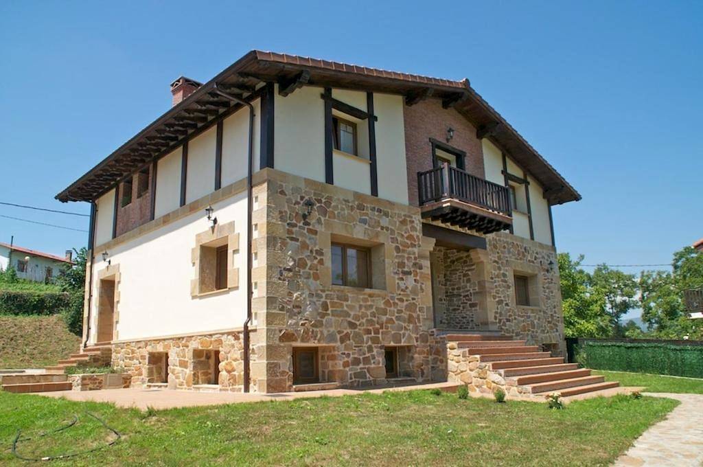 Casa Aingeru in Valle de Carranza, Cordillera Cantábrica