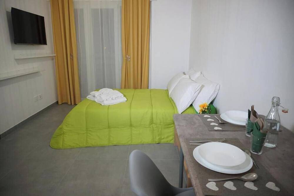 Entire apartment, Farina Rooms & Apartments - Hospitality with a View and Comfort in the City in San Nicola La Strada, Caserta Province