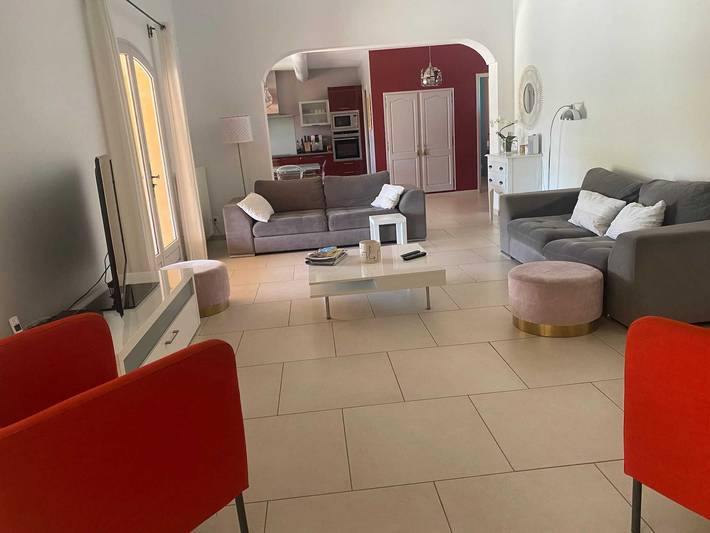 Location de vacances pour 8 personnes, avec piscine et terrasse à La Tour-d'Aigues - 4