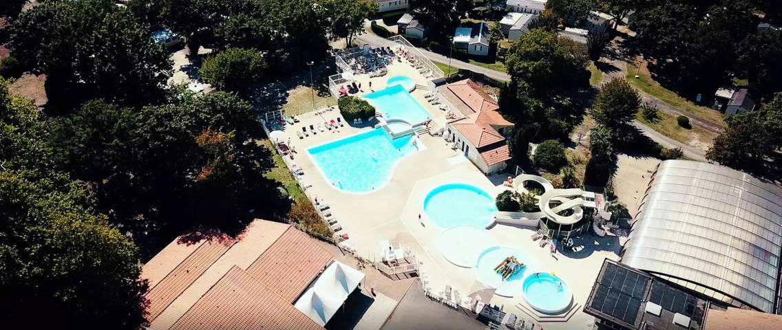 Location de vacances pour 6 personnes, avec terrasse et piscine, animaux acceptés à Sanguinet