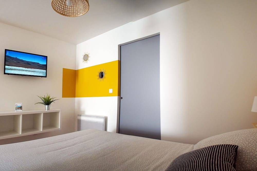 Entire apartment, Apartment-Comfort-Wet room-Garden View in La Roche-sur-Yon, Loire Valley