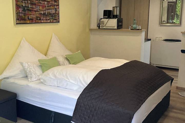 Appartement entier, Maison d'hôtes avec terrasse près de l'aéroport in Rösrath, Arrondissement de Rhin-Berg