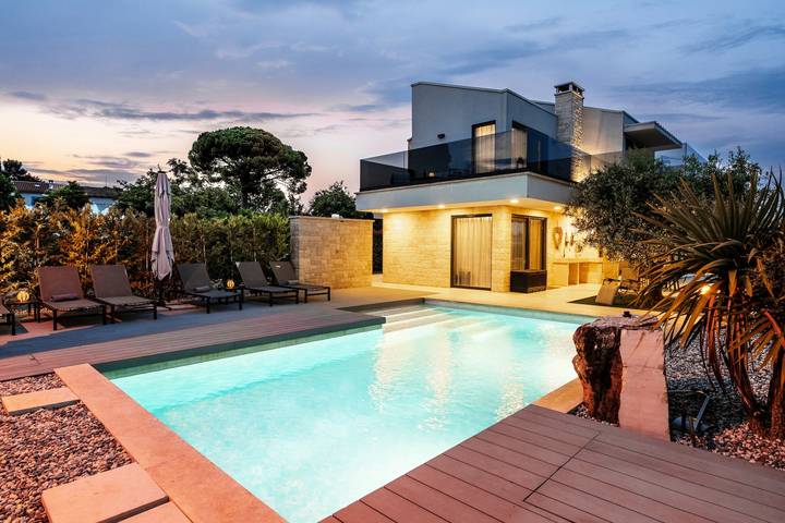 Ferienhaus für 6 Personen, mit Balkon und Terrasse sowie Pool und Sauna in Kastelir - 2